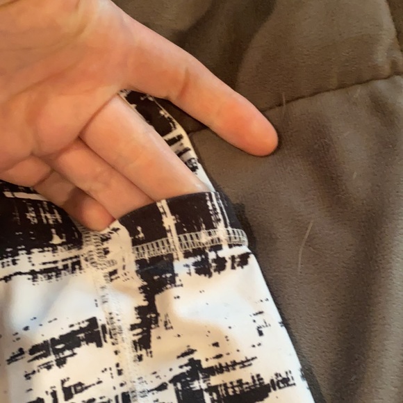 Limitless Leggings - Triggered - Picture 3 of 6